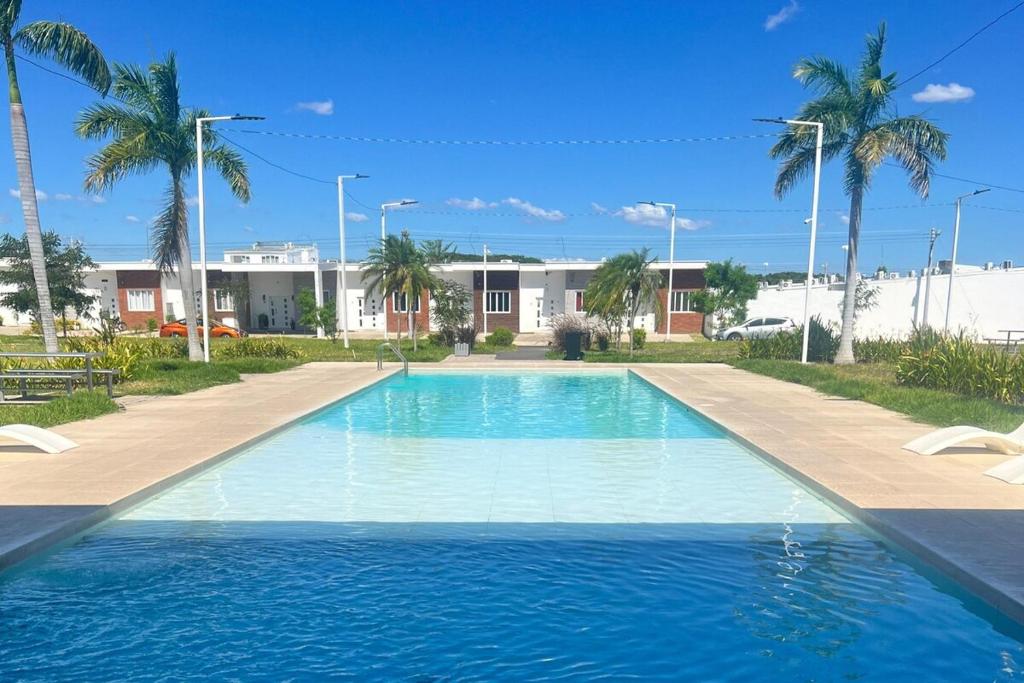 Bazén v ubytování Home Sweet Home nebo v jeho okolí