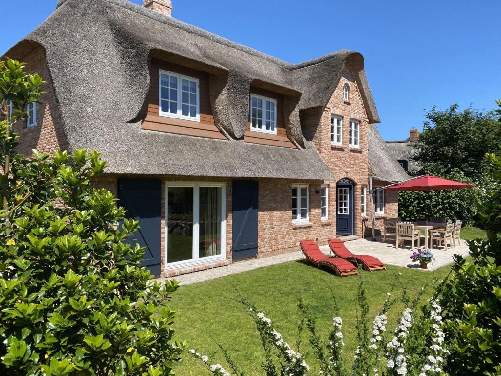 En have udenfor Villa Sanskiin