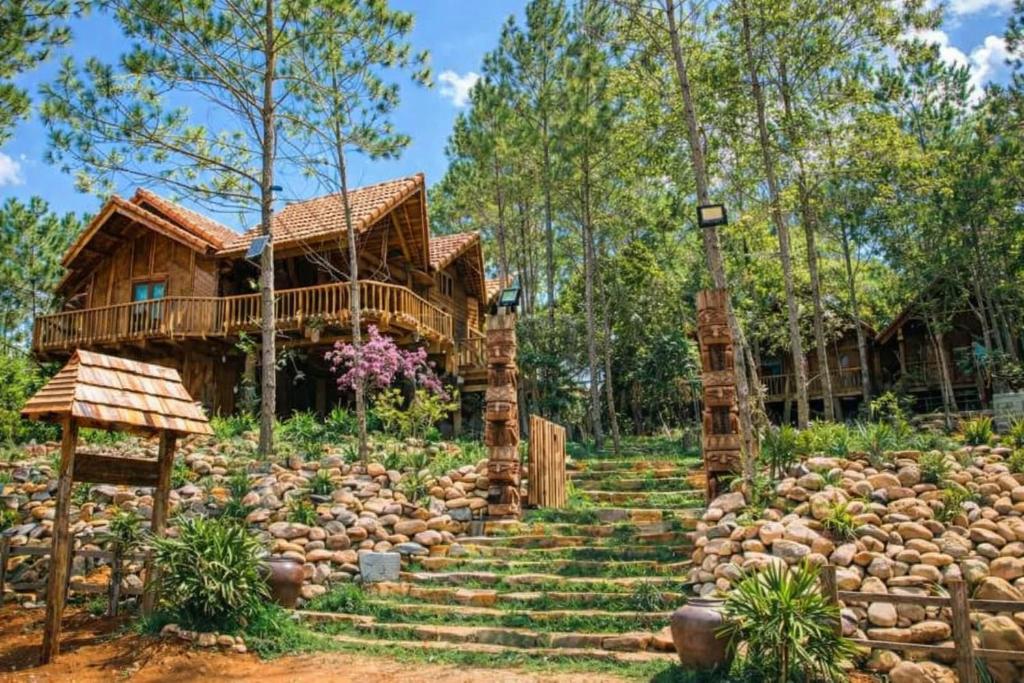 Vườn quanh Sóc House Măng Đen