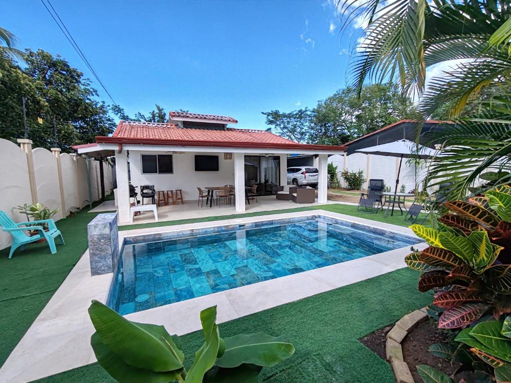 a villa with a swimming pool and a house at Casa Tribu in Agujas