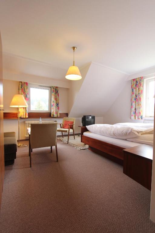 Postel nebo postele na pokoji v ubytování Hotel Gasthaus Tröster