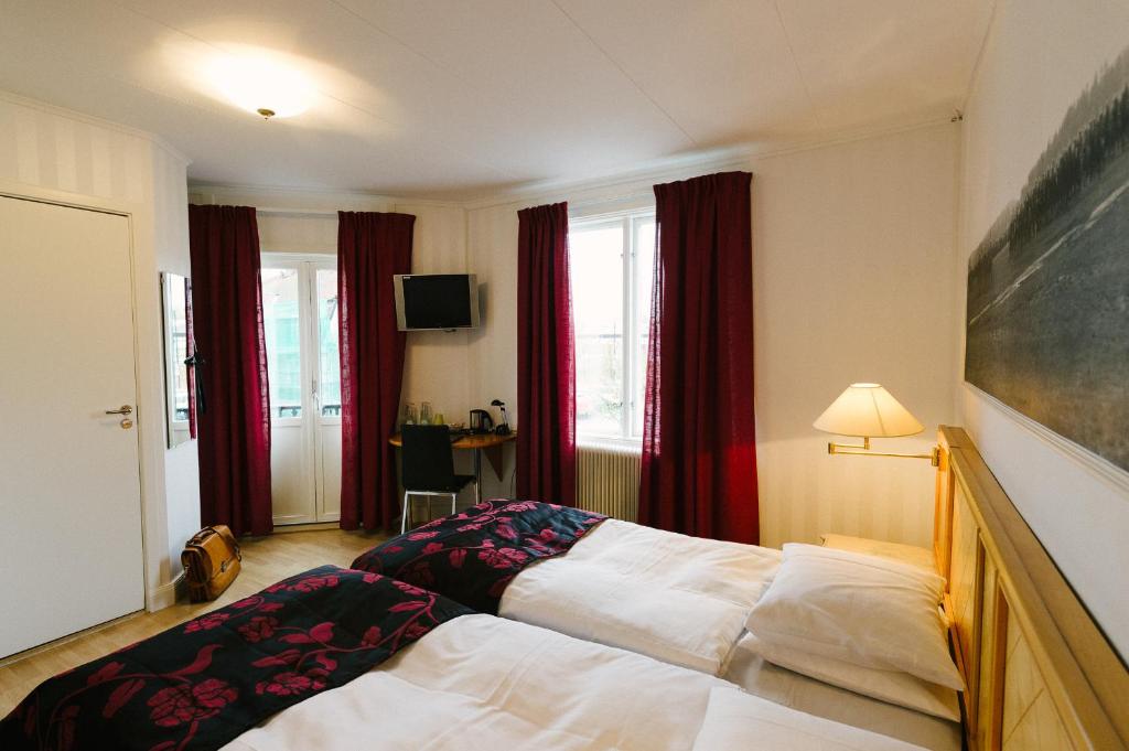 Postel nebo postele na pokoji v ubytování Eksjö Stadshotell Annex