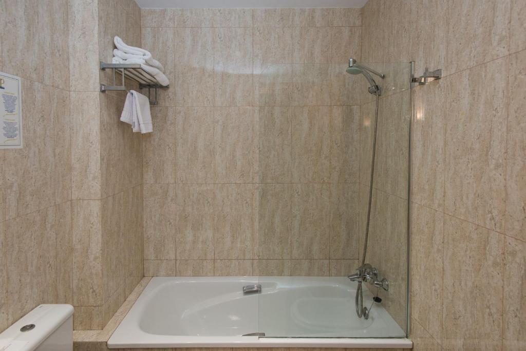 Hotel Pradillo Conilにあるバスルーム
