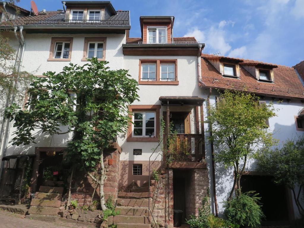 an old house in the city of škochens at Historisches Ferienhaus Veste Dilsberg in Neckargemünd