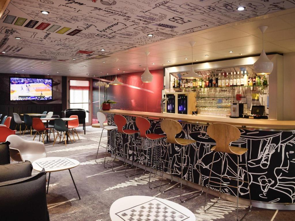 Lounge nebo bar v ubytování ibis Lyon Gerland Merieux