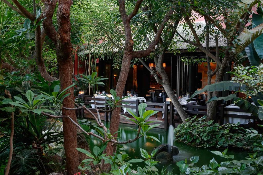 Asia Gardens Hotel & Thai Spa, a Royal Hideaway Hotel ...