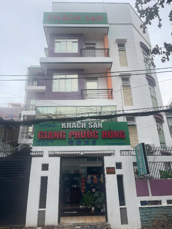 a building with a chinese store in front of it at Khách Sạn Giang Phước Hùng in Ho Chi Minh City