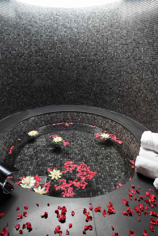 Asia Gardens Hotel & Thai Spa, a Royal Hideaway Hotel ...