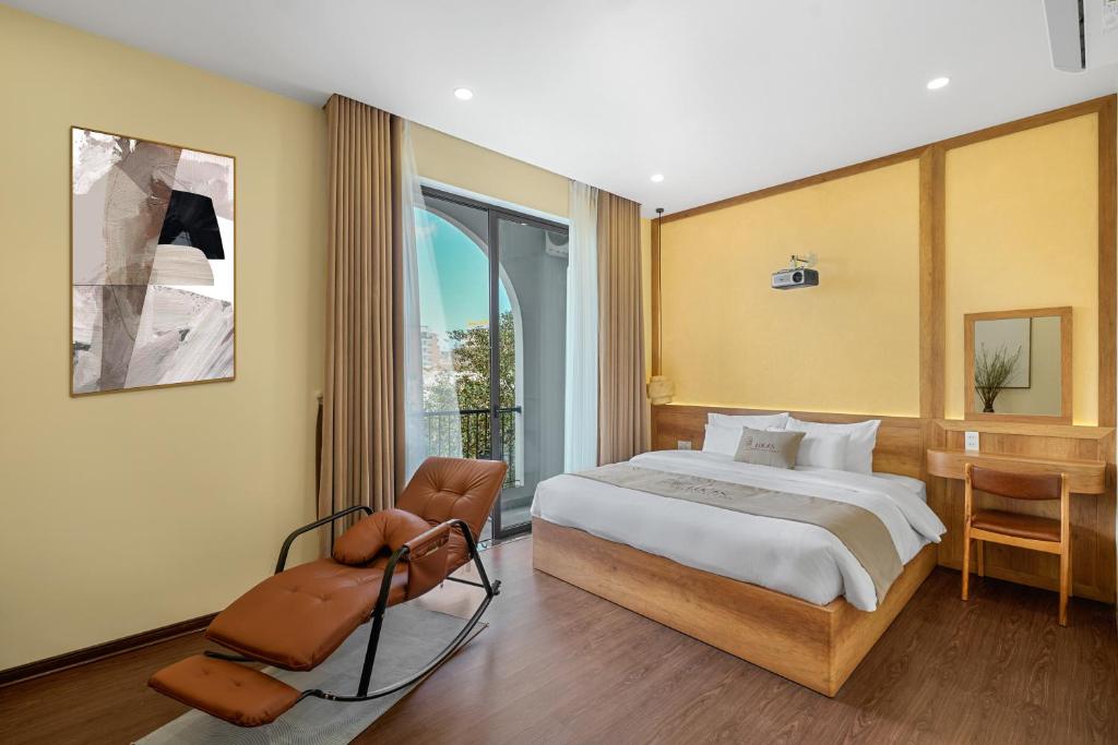 En eller flere senge i et værelse på Lucas Boutique Home Hue