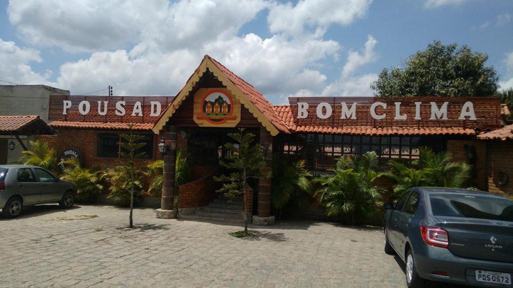 Fasaden eller entrén till Pousada Bom Clima em Gravatá - Servimos cestas de Café da Manhã