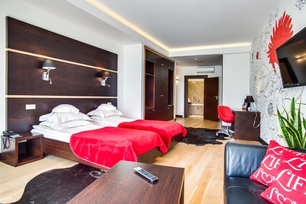 Televízia a/alebo spoločenská miestnosť v ubytovaní BoutiqueHotel Aristo