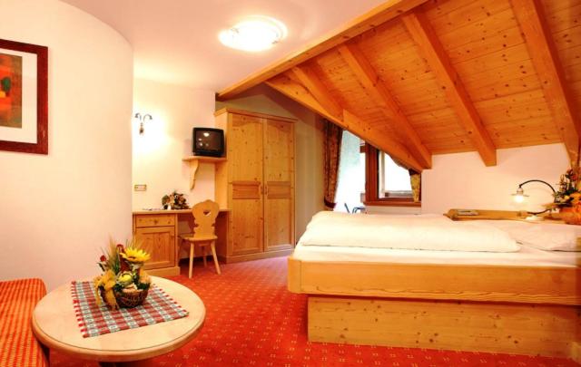Postel nebo postele na pokoji v ubytování Hotel Corona Krone