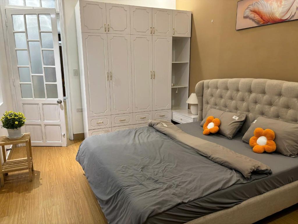 two stuffed animals sitting on a bed in a bedroom at HuếDuo Homestay in Thôn Trường Giang