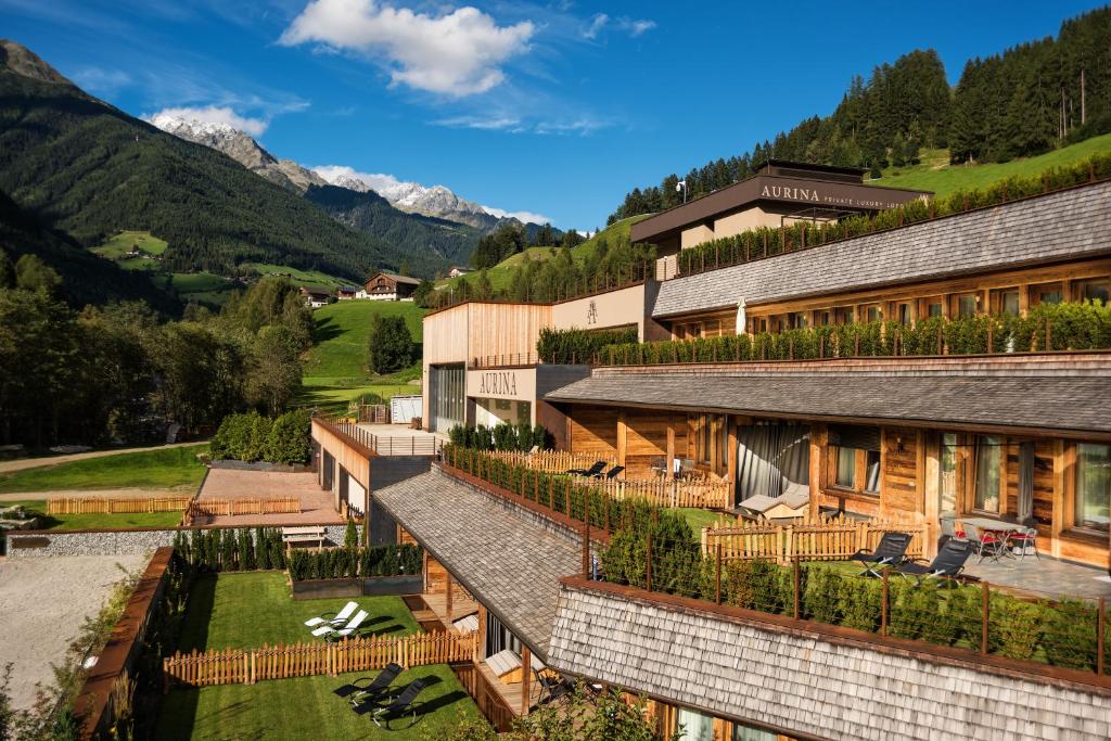 Aurina Lodges