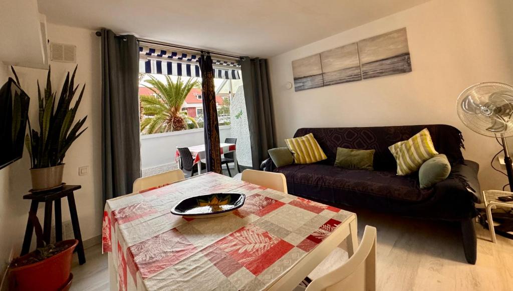 Khu vực ghế ngồi tại "Soul" Island Refuge Playa de las Américas