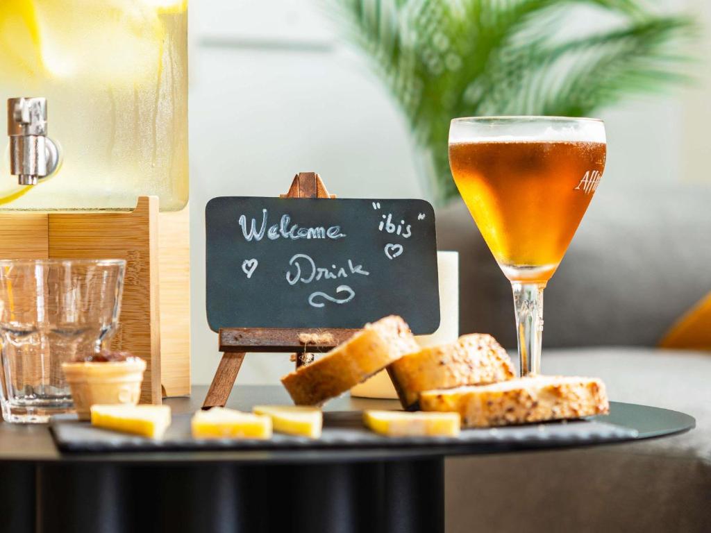 a plate of cheese and a glass of beer at Hôtel Ibis Cognac Centre in Cognac