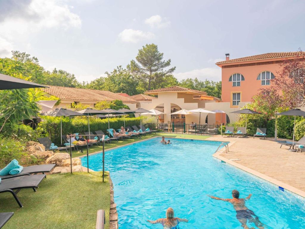 Hồ bơi trong/gần Mercure Antibes Sophia Antipolis