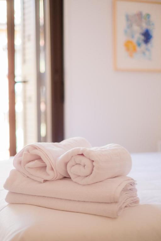 A bed or beds in a room at Arenal Suites Preciados
