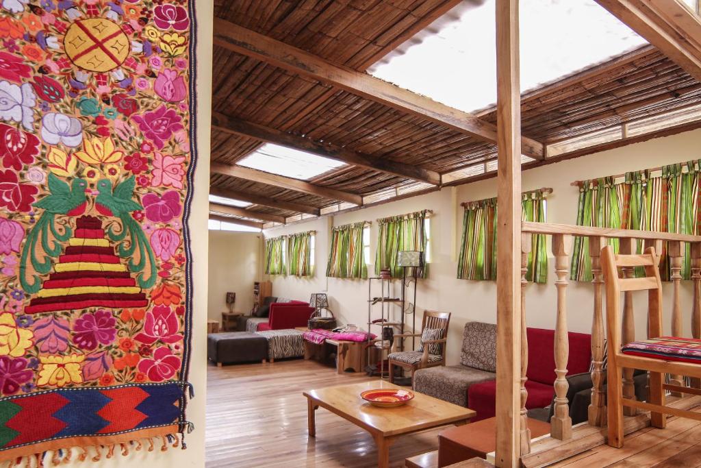 Posezení v ubytování Inti Sisa Art Guesthouse