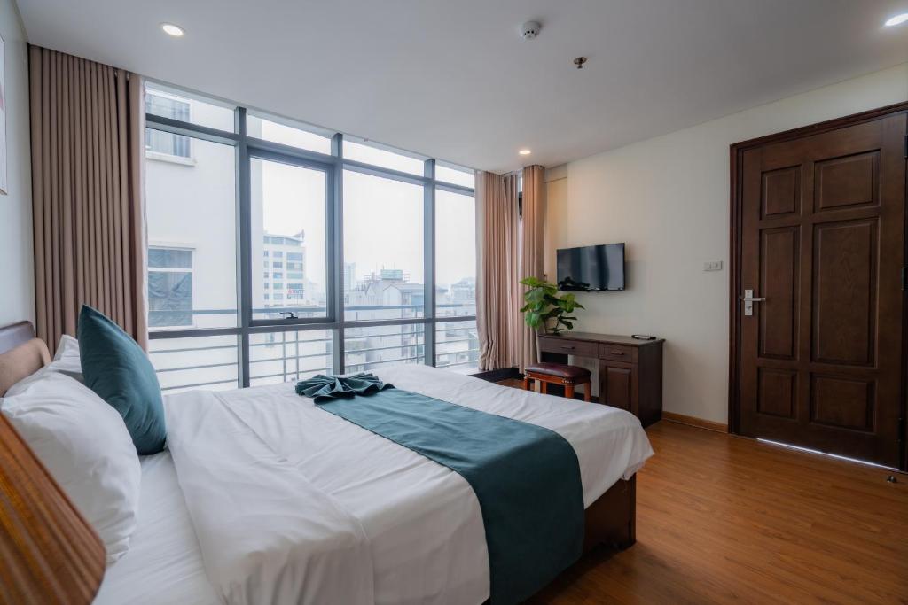 En eller flere senge i et værelse på Sakamoto 1 Apartments Kim Ma by XÔI Residences