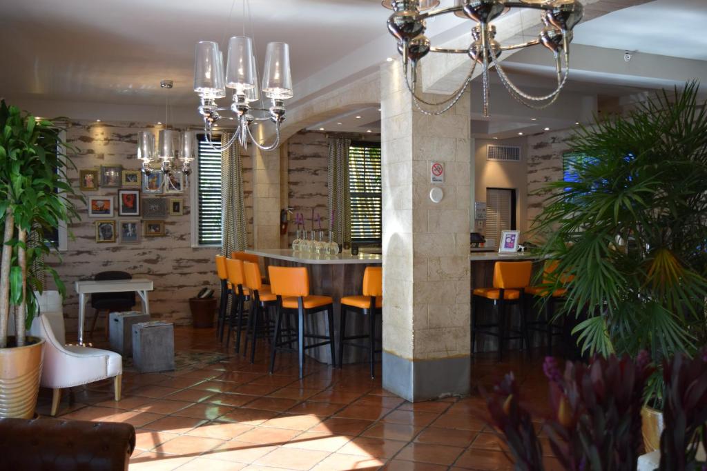 Posezení v ubytování Shelley Hotel