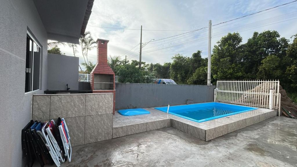 Swimmingpoolen hos eller tæt på Casa F Pontal do Paraná