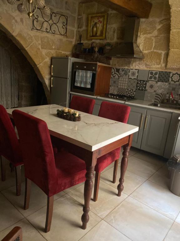 Nhà bếp/bếp nhỏ tại Ta' Marta Lodge