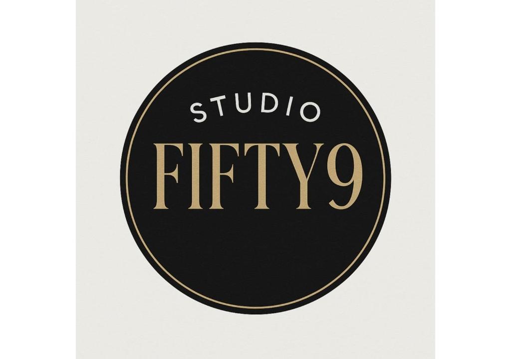 a black circle with the words studio fipo at Studio Fifty9 in Knokke-Heist