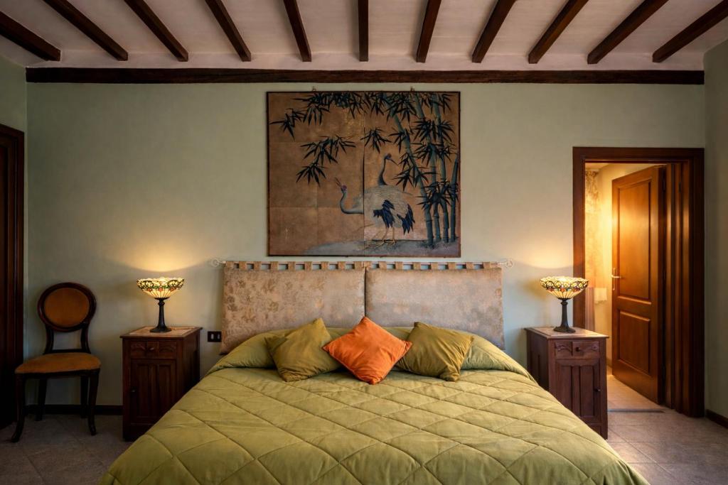 a bedroom with a bed with two night stands and two lamps at Vita Toscana Guest House in Chiusi