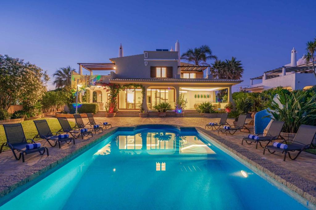 Swimmingpoolen hos eller tæt på Casa da Praia