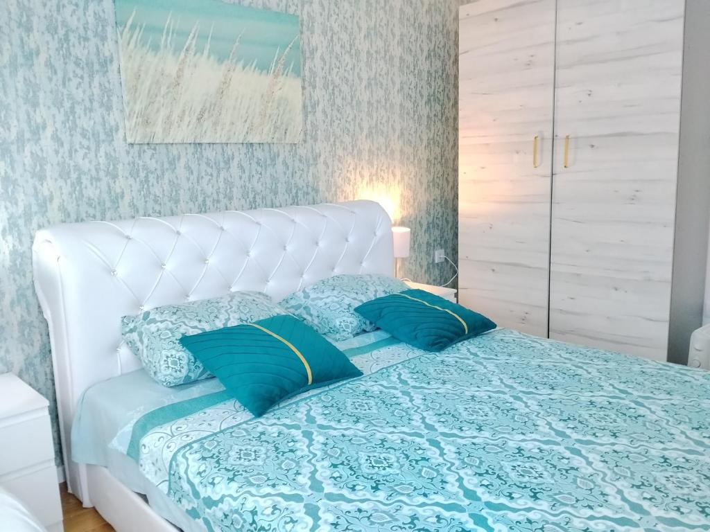 Postel nebo postele na pokoji v ubytování GREEN HILL Lux Apartments