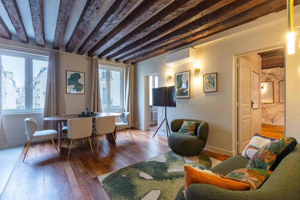 Heart of Paris - Spacious 3-Bedroom Air-Conditione