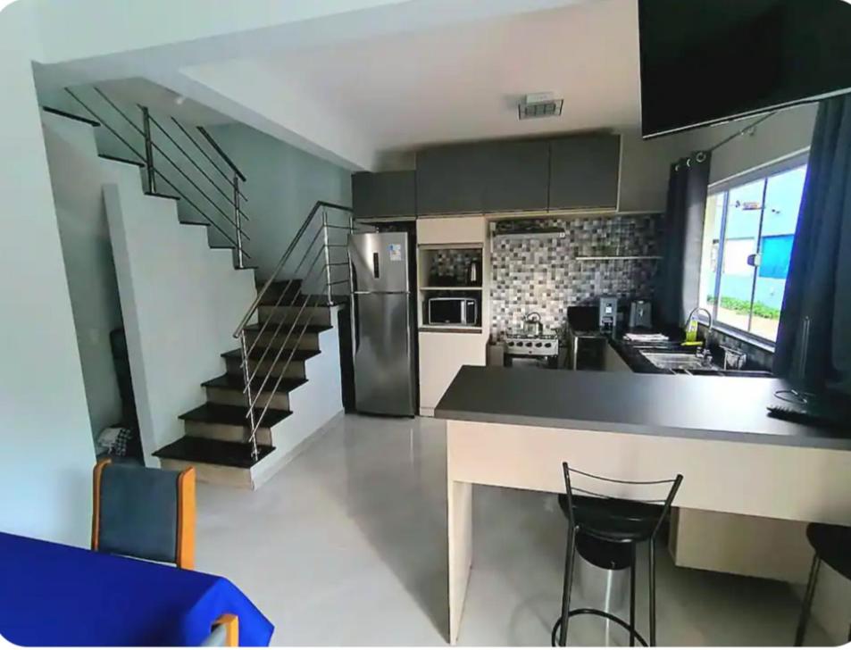 Nhà bếp/bếp nhỏ tại Sobrado 3 Condomínio Sobre as Ondas, 4min a pe da Praia