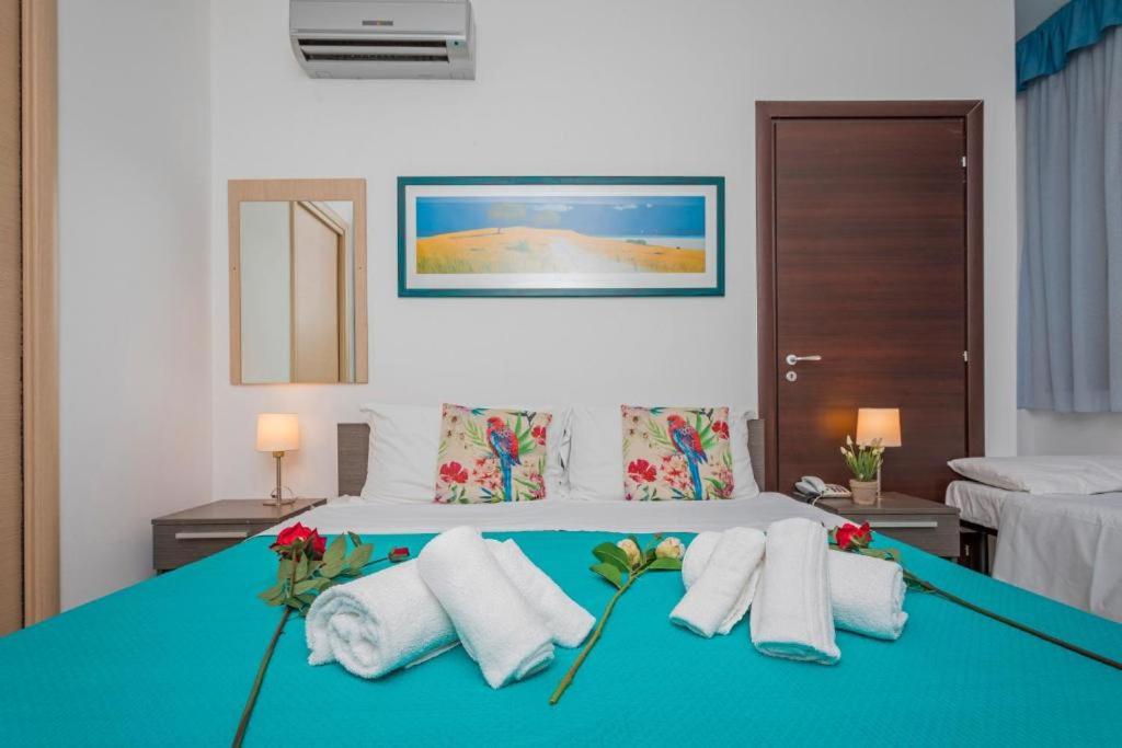 En eller flere senge i et værelse på Sirina House Taormina