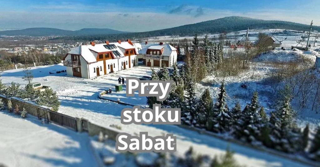 Apartamenty Pod Łysicą & SPA - przy stoku, basen, jacuzzi, sauna om vinteren