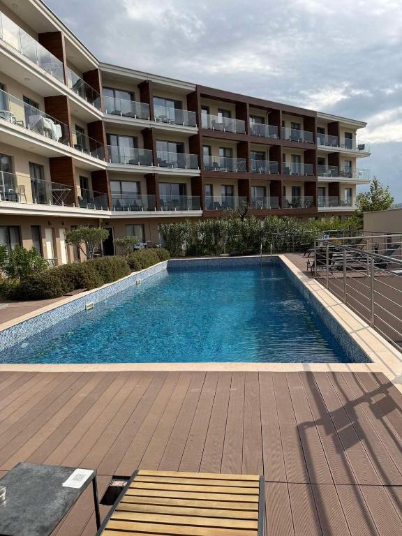 a swimming pool in front of a apartment building at Vivienne Apartment in Kavač