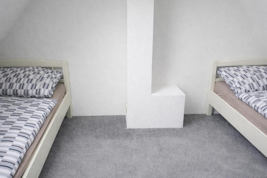 Familien- & haustierfreundliche Ferienwohnung mit Garten nahe Ostsee - Two-Bedroom Apartment