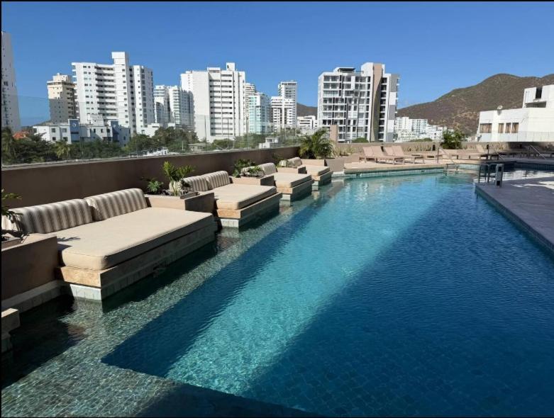 Swimmingpoolen hos eller tæt på Reserva del Mar 2 Aparta suite para estrenar