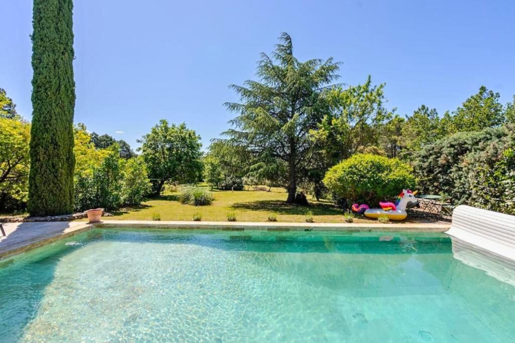 Swimmingpoolen hos eller tæt på Joli mas "Rêve de lune" en plein coeur du Luberon