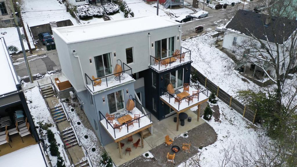 an aerial view of a house with snow on the ground at trekløveren in Covington