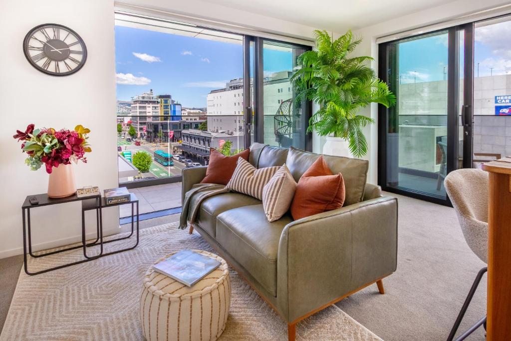 Large Penthouse Apartment With Wraparound Balcony photo