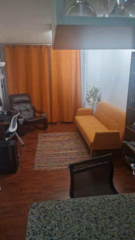 a living room with a couch and a chair at Playa Las Torpederas in Valparaíso