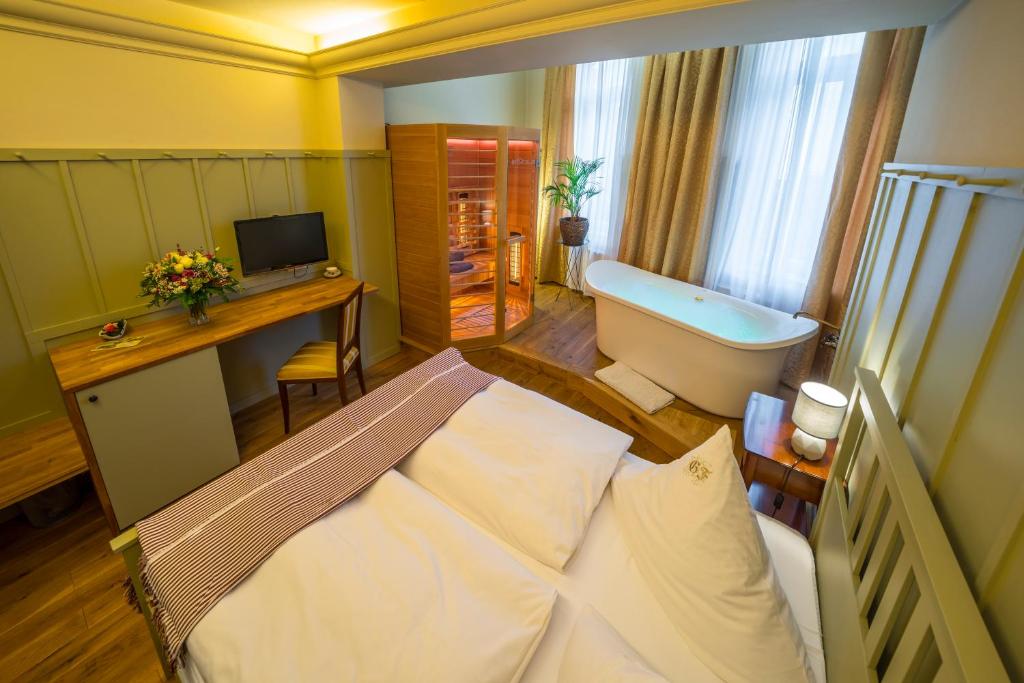 Boutique-Hotel & Wellness Goldenes Fass Meißen - Camera Queen Con Vasca Idromassaggio