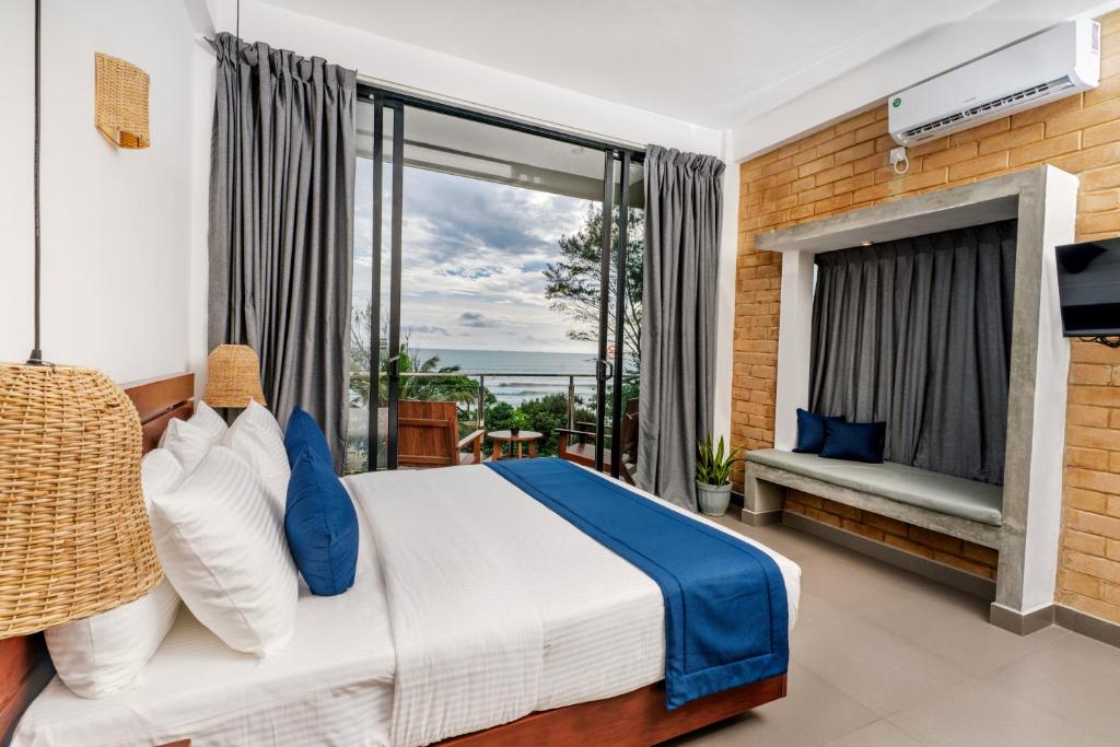 Giường trong phòng chung tại La Dolce Vita Weligama