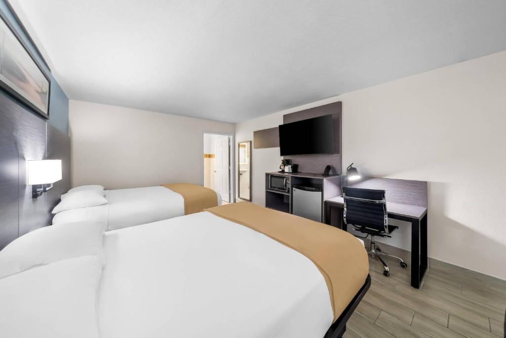 Rodeway Inn - 