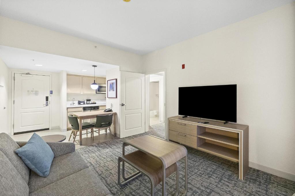 Homewood Suites Lancaster - One-Bedroom King Suite - Non-Smoking