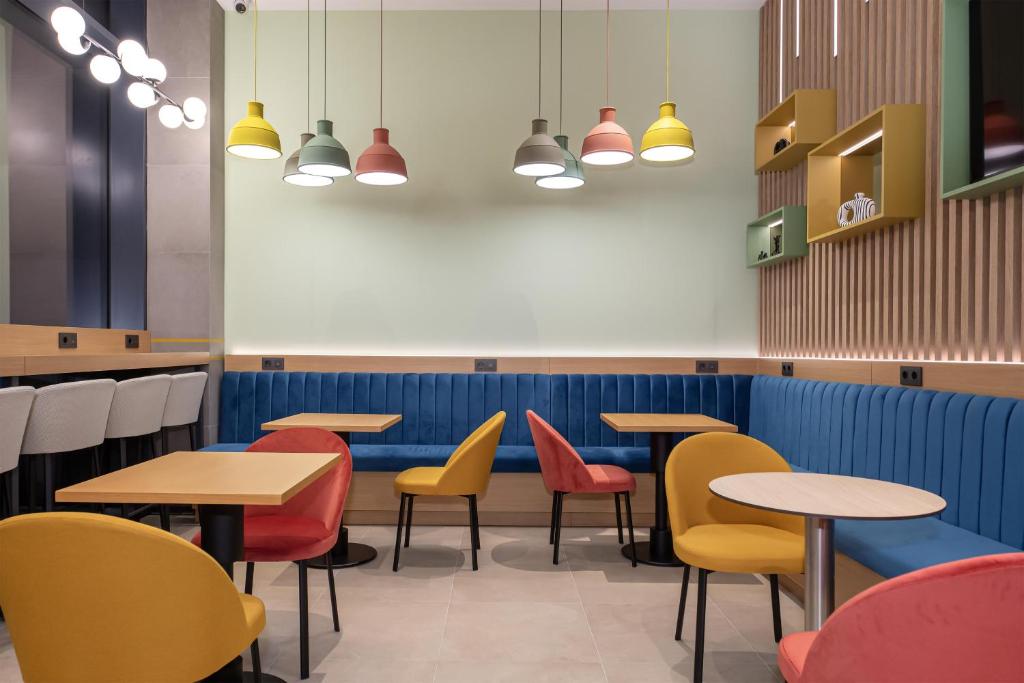 فضای داخلی Hampton By Hilton Batumi Center در باتومی - تصویر ۳