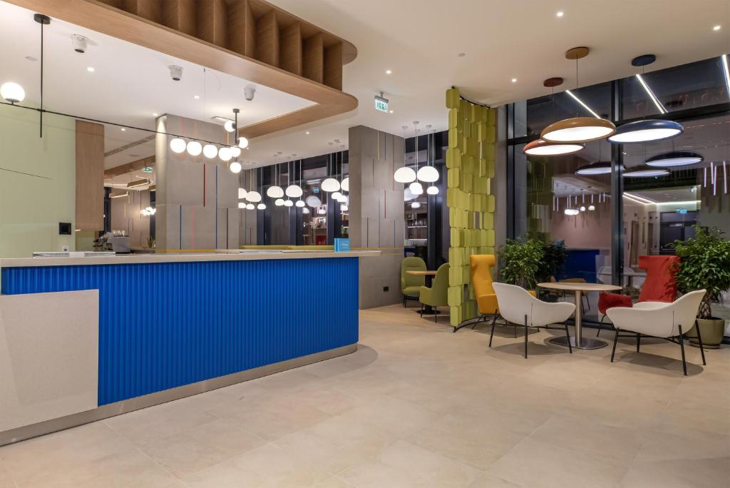 لابی و فضای عمومی Hampton By Hilton Batumi Center - تصویر ۵
