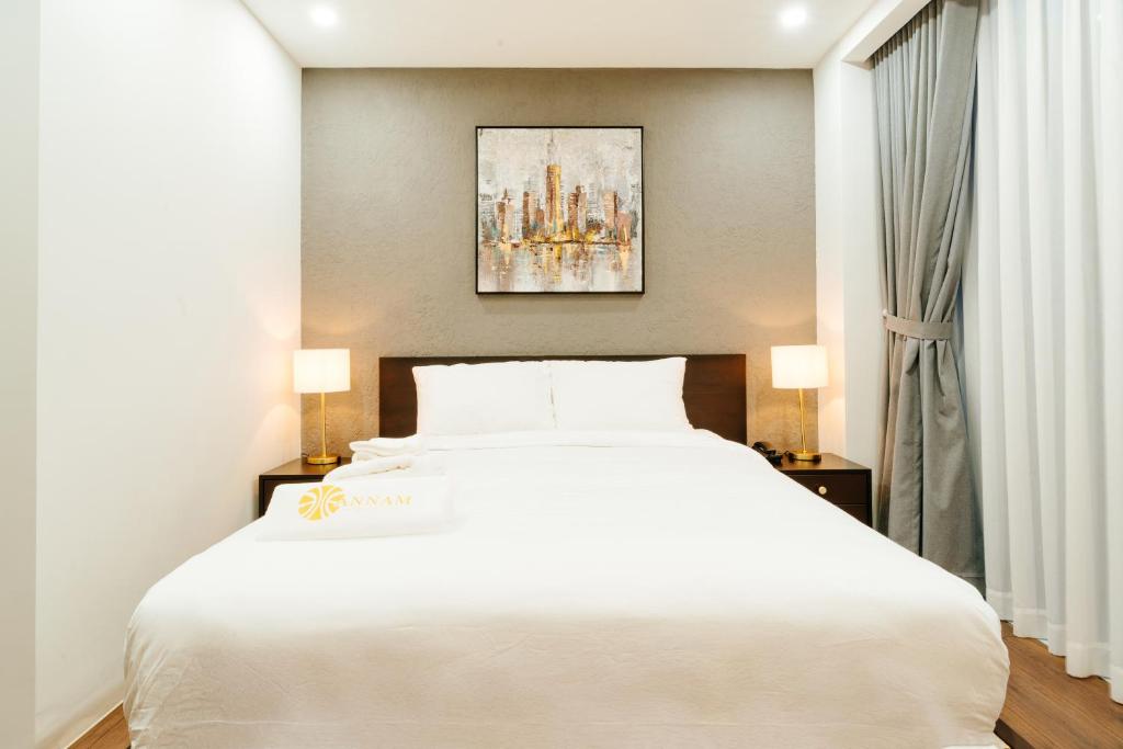 En eller flere senge i et værelse på Annam Saigon Home