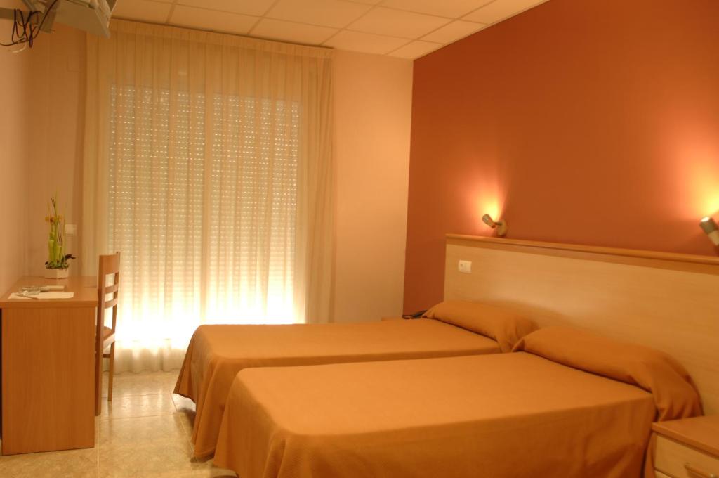 Postel nebo postele na pokoji v ubytování Hotel Mediterrani Blau